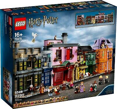 LEGO® Harry Potter™ Diagon Alley™ set